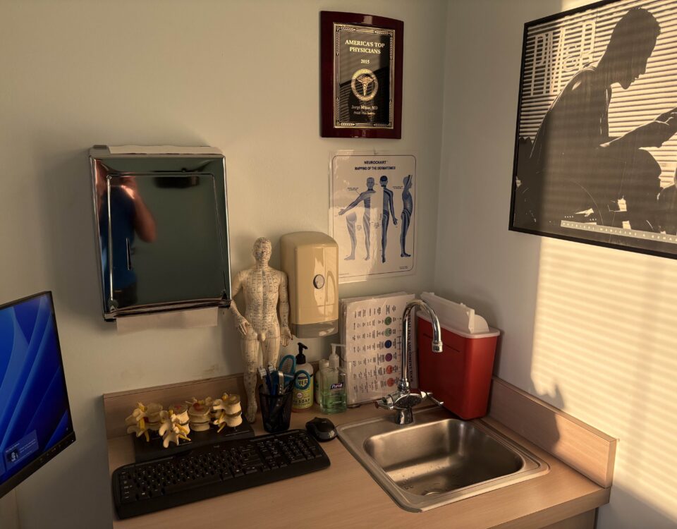 LA Pain and Wellness treatment room